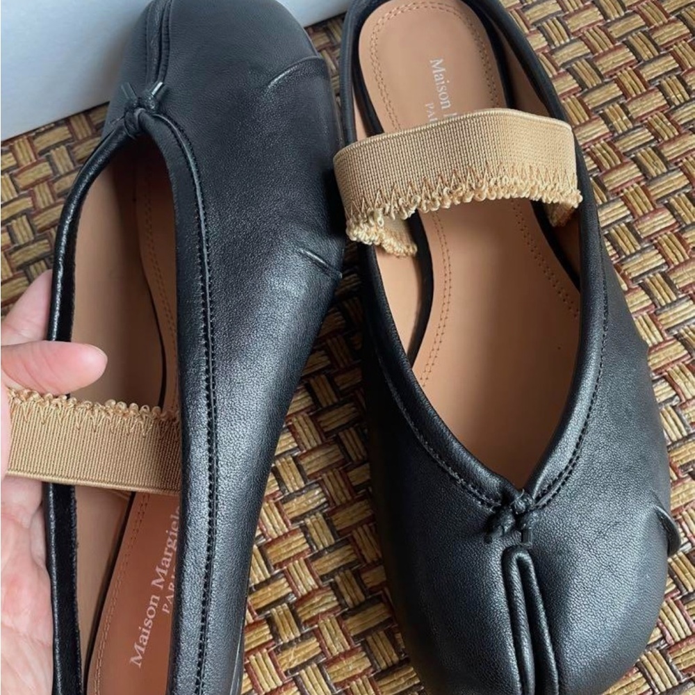 Black leather tabi ballet flats